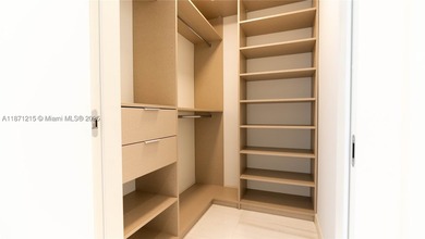 Largest Split Floor plan, Fully Furnished 2 bedrooms + DEN, 3 - photo 33