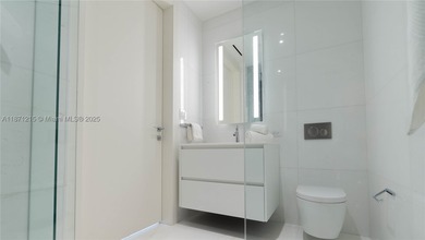Largest Split Floor plan, Fully Furnished 2 bedrooms + DEN, 3 - photo 37