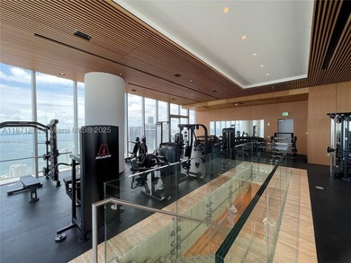 Largest Split Floor plan, Fully Furnished 2 bedrooms + DEN, 3 - photo 47