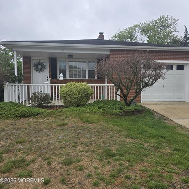 Beautifully renovated Lakeview model complete with a gorgeous - photo 3