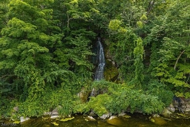 You cannot see Dove Island from the road. You may have already - photo 11
