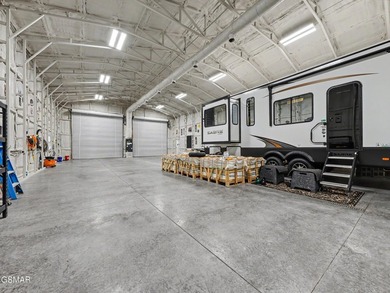 Experience the perfect blend of luxury, privacy, and - photo 9