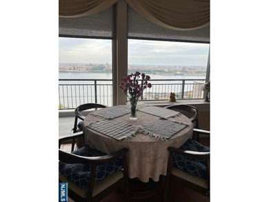 Luxury Top-Floor Duplex with Stunning Manhattan Skyline Views - photo 6