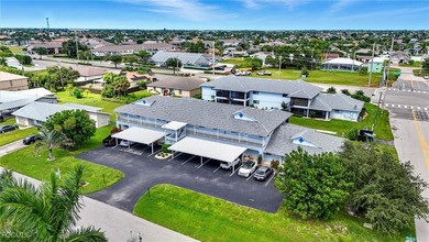Welcome to easy living in this 2-bedroom + den, 2-bath condo - photo 3