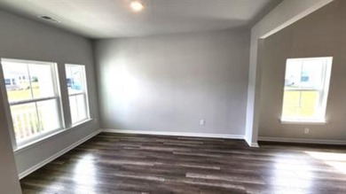 Lakefront Beauty! This 3 bedroom, 2 bathroom home is move-in - photo 6