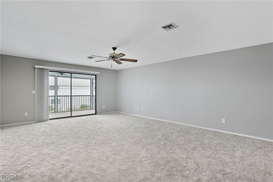 Welcome to easy living in this 2-bedroom + den, 2-bath condo - photo 8