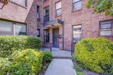 Welcome to Rocky Hill Terrace! This bright and spacious - photo 1