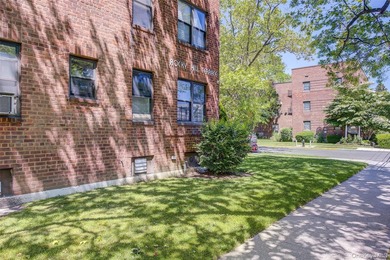 Welcome to Rocky Hill Terrace! This bright and spacious - photo 3