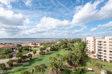 Wake up to sweeping Intracoastal water views from this 7th-floor