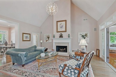 GORGEOUS GOLF COURSE VIEWS ABOUND IN THIS UPDATED, MOVE-IN READY - photo 12