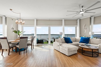 Wake up to sweeping Intracoastal water views from this 7th-floor