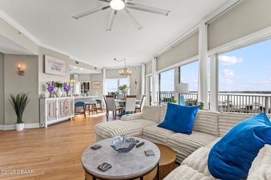 Wake up to sweeping Intracoastal water views from this 7th-floor