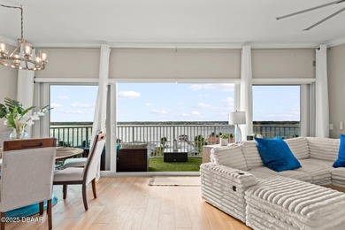 Wake up to sweeping Intracoastal water views from this 7th-floor