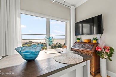 Wake up to sweeping Intracoastal water views from this 7th-floor