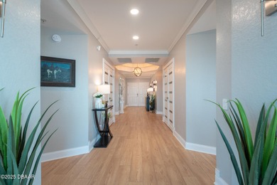 Wake up to sweeping Intracoastal water views from this 7th-floor