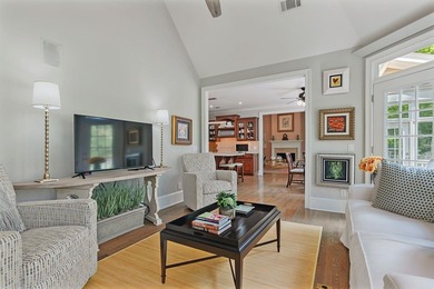 GORGEOUS GOLF COURSE VIEWS ABOUND IN THIS UPDATED, MOVE-IN READY - photo 25