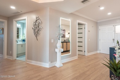 Wake up to sweeping Intracoastal water views from this 7th-floor