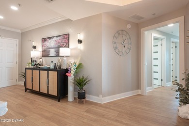 Wake up to sweeping Intracoastal water views from this 7th-floor