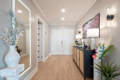 Wake up to sweeping Intracoastal water views from this 7th-floor