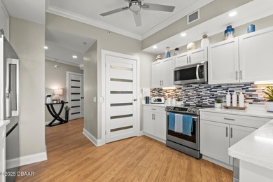 Wake up to sweeping Intracoastal water views from this 7th-floor