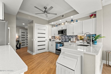 Wake up to sweeping Intracoastal water views from this 7th-floor