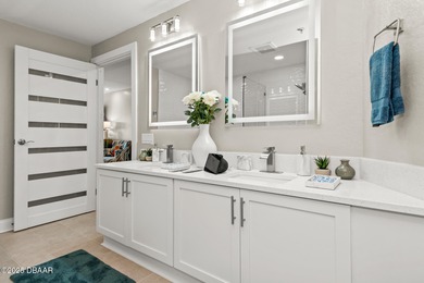 Wake up to sweeping Intracoastal water views from this 7th-floor