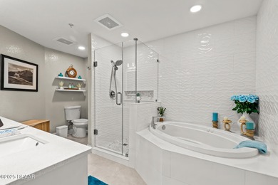 Wake up to sweeping Intracoastal water views from this 7th-floor