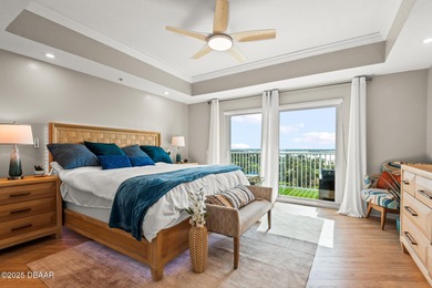 Wake up to sweeping Intracoastal water views from this 7th-floor