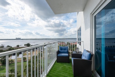 Wake up to sweeping Intracoastal water views from this 7th-floor