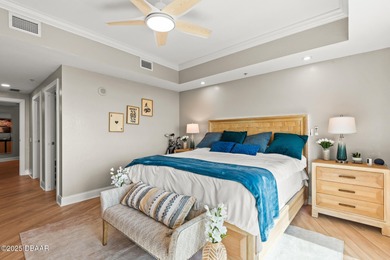 Wake up to sweeping Intracoastal water views from this 7th-floor