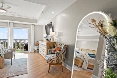 Wake up to sweeping Intracoastal water views from this 7th-floor