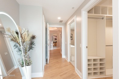 Wake up to sweeping Intracoastal water views from this 7th-floor