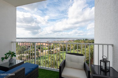 Wake up to sweeping Intracoastal water views from this 7th-floor