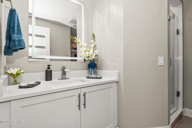 Wake up to sweeping Intracoastal water views from this 7th-floor