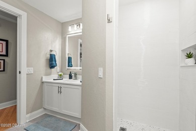 Wake up to sweeping Intracoastal water views from this 7th-floor