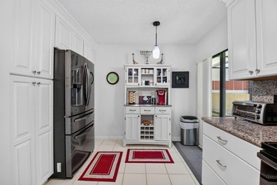Fully Furnished Turnkey! Bright, beautifully renovated 3-bedroom - photo 11