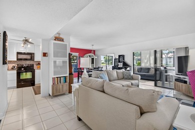 Fully Furnished Turnkey! Bright, beautifully renovated 3-bedroom - photo 14