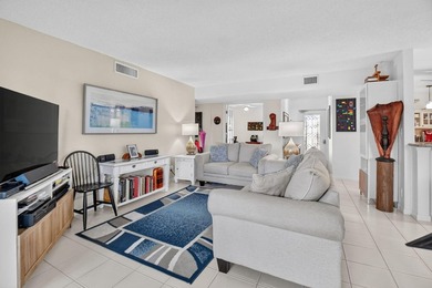 Fully Furnished Turnkey! Bright, beautifully renovated 3-bedroom - photo 16