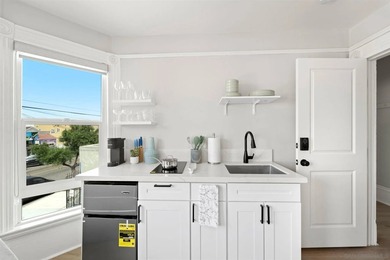 *The Crown Victoria* is a distinctive San Diego property - photo 4
