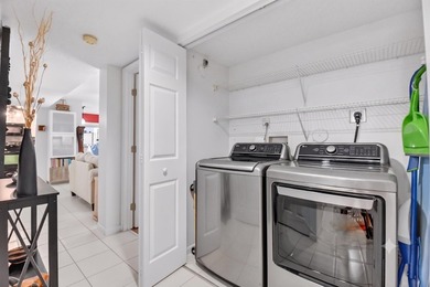 Fully Furnished Turnkey! Bright, beautifully renovated 3-bedroom - photo 36
