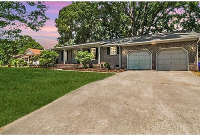 Don't miss this beautifully renovated 4-bedroom, 2-bath home in - photo 1