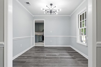 Don't miss this beautifully renovated 4-bedroom, 2-bath home in - photo 7