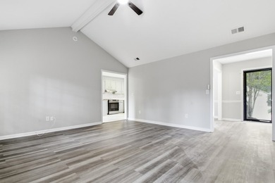 Don't miss this beautifully renovated 4-bedroom, 2-bath home in - photo 10