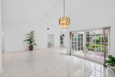 LOCATION! LOCATION! DISCOVER THIS RARE 3/2/GARAGE SUNLIT CORNER - photo 11