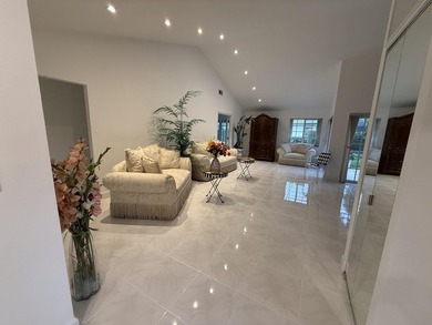 LOCATION! LOCATION! DISCOVER THIS RARE 3/2/GARAGE SUNLIT CORNER - photo 12