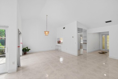LOCATION! LOCATION! DISCOVER THIS RARE 3/2/GARAGE SUNLIT CORNER - photo 17
