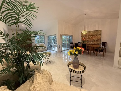 LOCATION! LOCATION! DISCOVER THIS RARE 3/2/GARAGE SUNLIT CORNER - photo 19