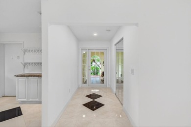 LOCATION! LOCATION! DISCOVER THIS RARE 3/2/GARAGE SUNLIT CORNER - photo 21