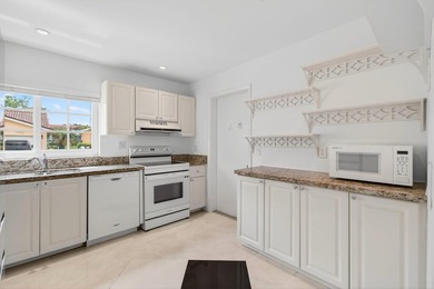 LOCATION! LOCATION! DISCOVER THIS RARE 3/2/GARAGE SUNLIT CORNER - photo 25