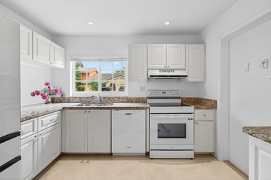 LOCATION! LOCATION! DISCOVER THIS RARE 3/2/GARAGE SUNLIT CORNER - photo 26